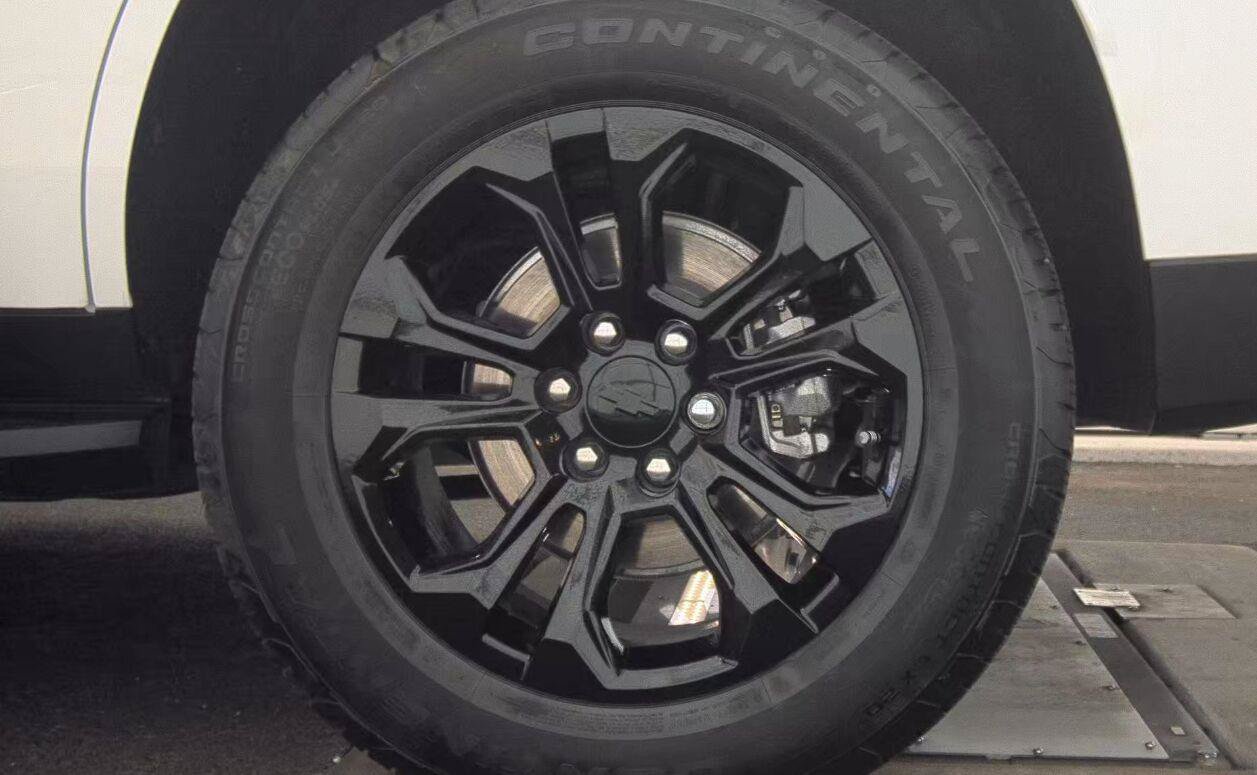 Used 2025 Chevrolet Tahoe LS RWD image 15