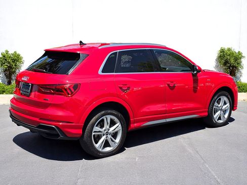 Used 2023 Audi Q3 2.0T Premium w/ 19" Wheel Package image 2