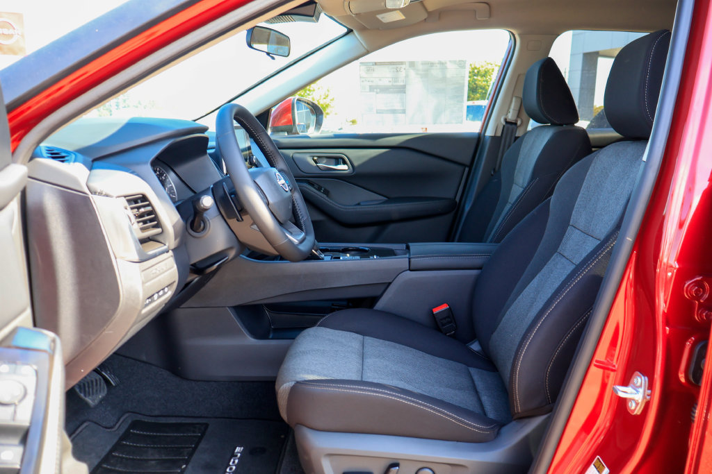 New 2026 Nissan Rogue SV FWD image 7