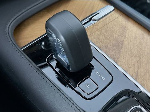 Certified 2025 Volvo XC90 B6 Plus image 17