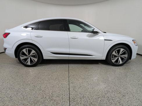 Certified 2024 Audi Q8 e-tron Premium Plus w/ Premium Plus Package image 8