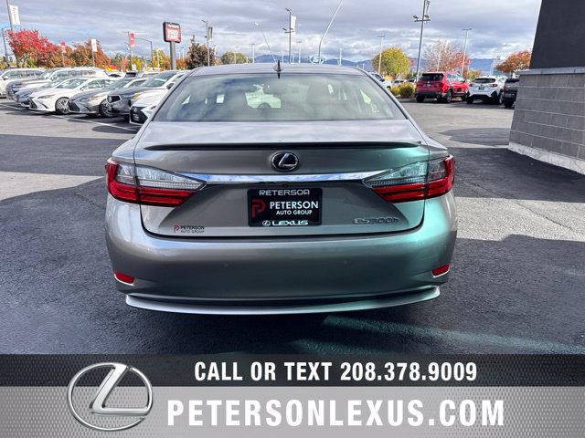 Used 2016 Lexus ES 300h w/ Luxury Package w/Wood Trim FWD image 5