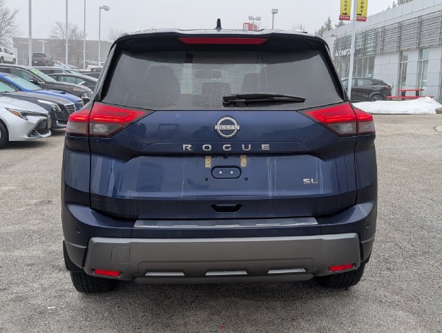 Certified 2025 Nissan Rogue SL FWD image 4