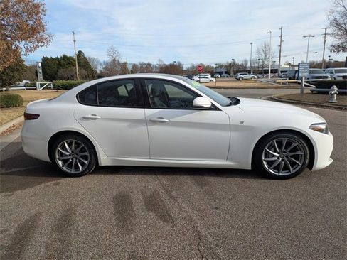 Used 2022 Alfa Romeo Giulia Ti image 7