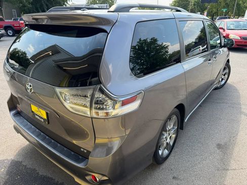 Used 2015 Toyota Sienna SE w/ SE Preferred Package FWD image 8