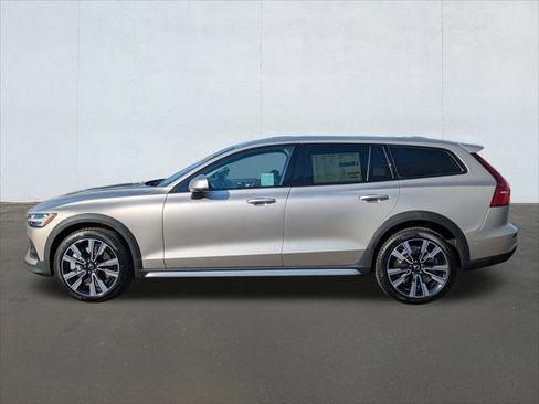 New 2026 Volvo V60 B5 Cross Country Ultra w/ Climate Package image 3