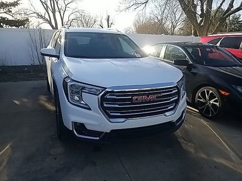 Certified 2024 GMC Terrain SLT image 9