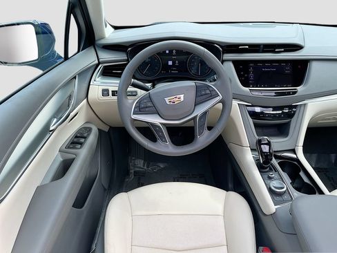 Used 2025 Cadillac XT5 Premium Luxury w/ Technology Package AWD/4WD image 24