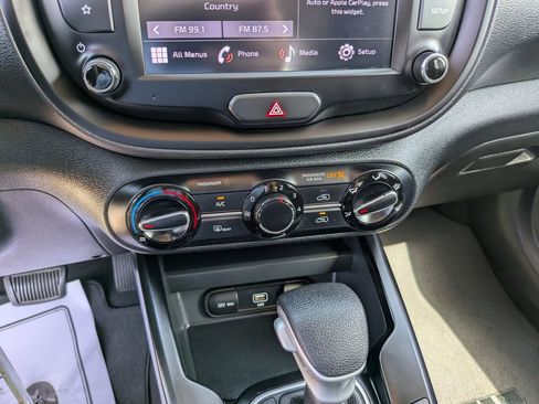 Certified 2022 Kia Soul LX FWD image 24