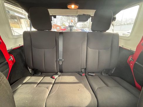 Used 2015 Jeep Wrangler Unlimited Sport w/ Connectivity Group image 15