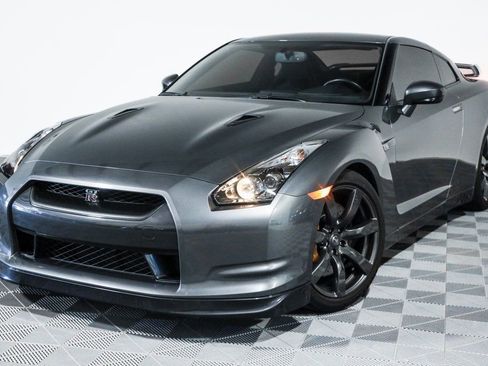 Used 2009 Nissan GT-R Premium image 8