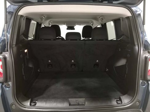 Used 2023 Jeep Renegade Latitude AWD/4WD image 5