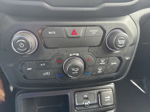 Used 2020 Jeep Renegade Latitude image 17