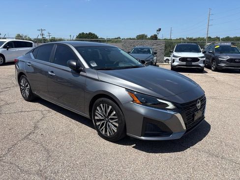 Used 2025 Nissan Altima 2.5 SV FWD image 1