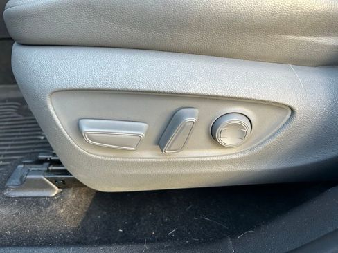 Used 2023 Toyota Highlander XLE image 17