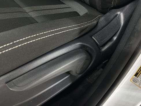 Used 2025 Hyundai Venue SEL FWD image 17
