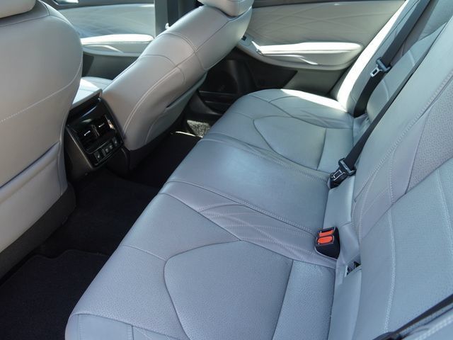 Used 2020 Toyota Avalon Limited w/ Advanced Safety Package FWD image 13