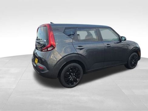 Used 2022 Kia Soul LX image 8