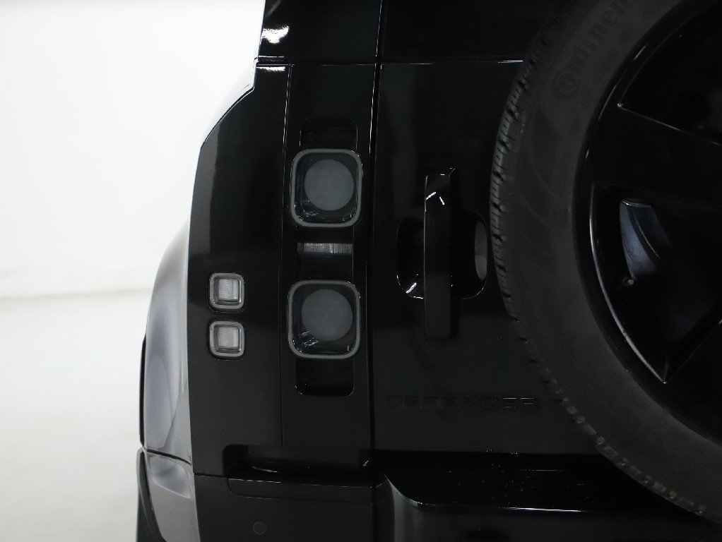 Certified 2024 Land Rover Defender 110 V8 AWD/4WD image 45