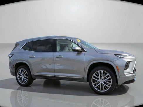 Used 2025 Buick Enclave Avenir w/ Super Cruise Package AWD/4WD image 7