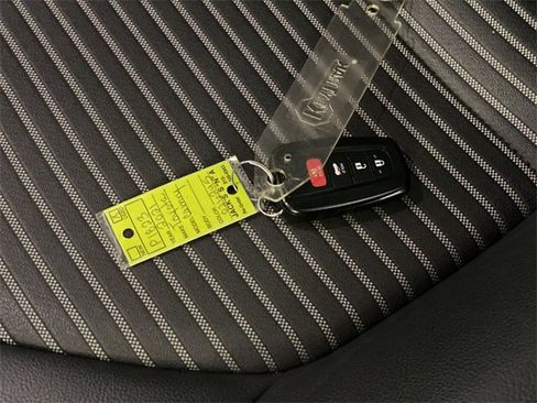 Used 2021 Toyota Camry SE w/ Convenience Package image 40