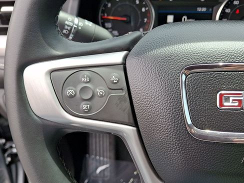 Used 2023 GMC Acadia SLT w/ LPO, Floor Liner Package FWD image 17