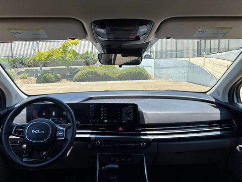 Used 2026 Kia Carnival FWD image 36