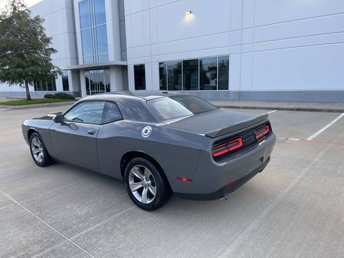 Used 2019 Dodge Challenger SXT RWD image 10