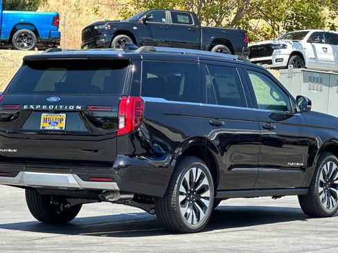 New 2026 Ford Expedition Platinum w/ Driver's Package AWD/4WD image 4
