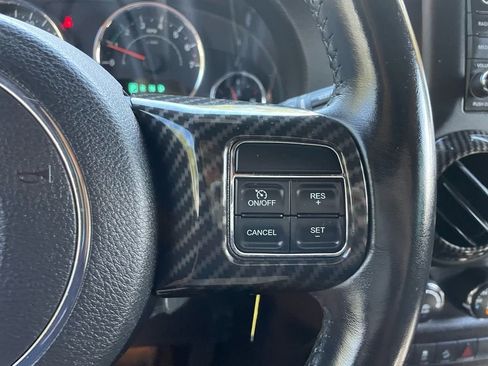 Used 2017 Jeep Wrangler Unlimited Rubicon w/ Connectivity Group image 8