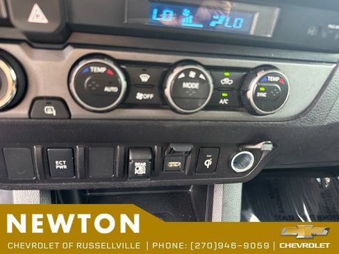 Used 2021 Toyota Tacoma TRD Sport AWD/4WD image 11