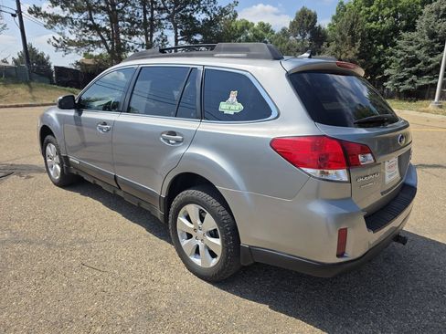 Used 2011 Subaru Outback 3.6R Limited AWD/4WD image 3