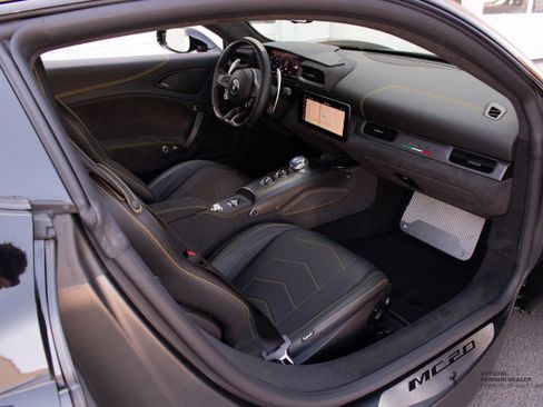 Used 2022 Maserati MC20 Coupe image 19