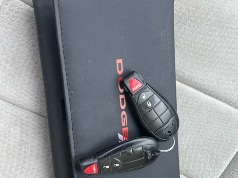 Used 2013 Dodge Grand Caravan SE image 24