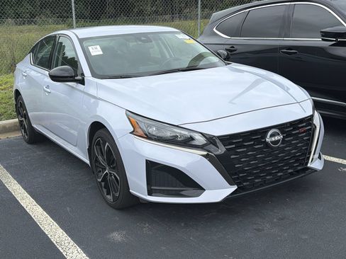 Used 2025 Nissan Altima 2.5 SR AWD/4WD image 3