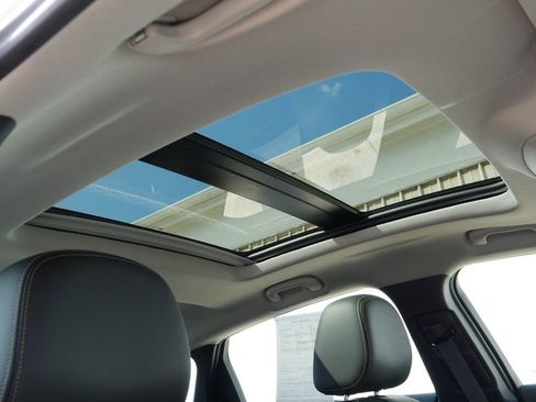 Used 2018 Chevrolet Impala Premier w/ Premier Confidence Package image 27