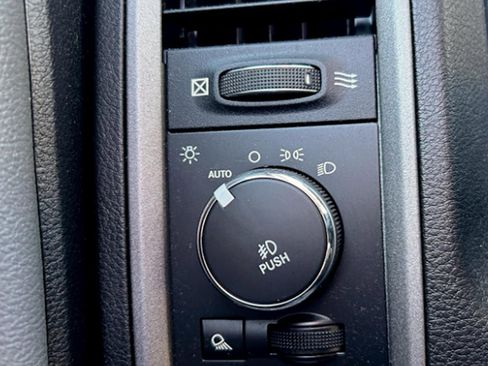 Used 2015 RAM 1500 Express image 21