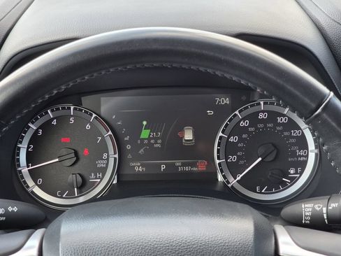 Used 2025 Toyota Highlander LE FWD image 15