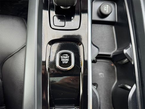 Certified 2023 Volvo XC60 B5 Plus w/ Climate Package image 17