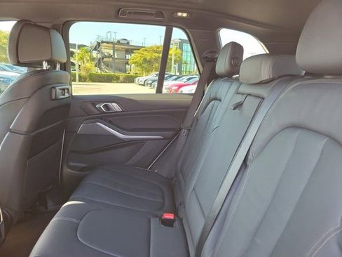 Used 2022 BMW X5 xDrive40i w/ M Sport Package image 13