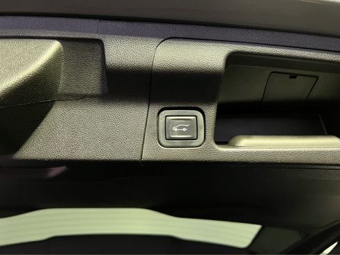 Used 2021 GMC Acadia Denali w/ Denali Ultimate Package AWD/4WD image 29