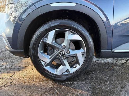 Used 2022 Hyundai Venue Limited image 30