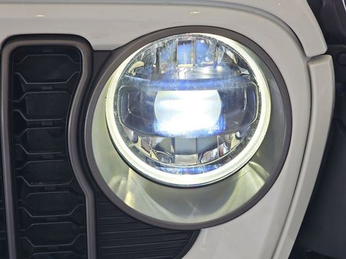 Used 2025 Jeep Wrangler Unlimited Rubicon w/ Convenience Group image 35