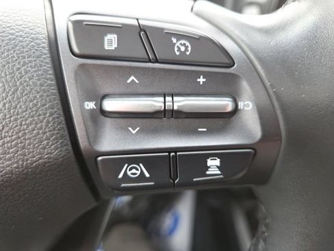 Used 2022 Hyundai Kona Limited FWD image 17
