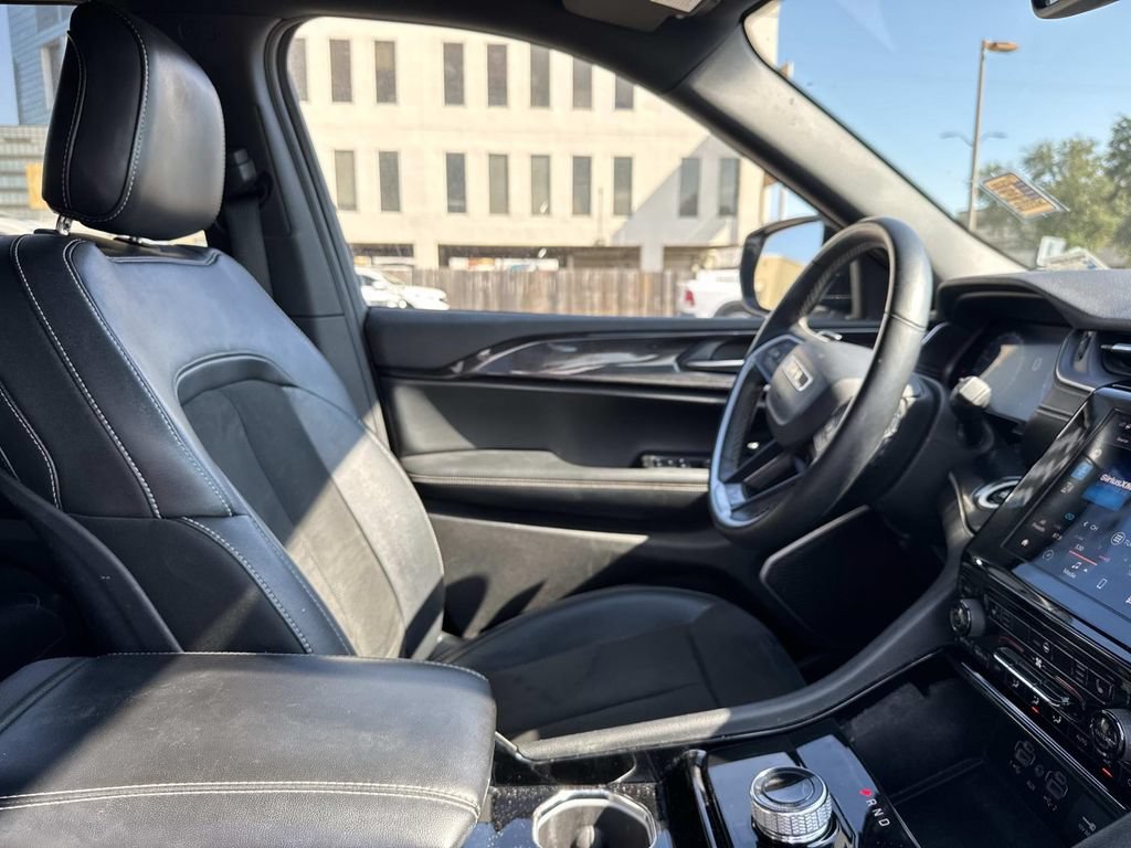 Used 2022 Jeep Grand Cherokee L Laredo RWD image 11