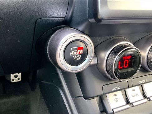 Used 2022 Toyota GR86 Premium RWD image 29