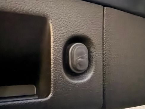 Used 2018 Cadillac Escalade Premium Luxury image 16