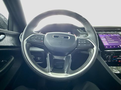 Used 2023 Jeep Grand Cherokee Altitude RWD image 11