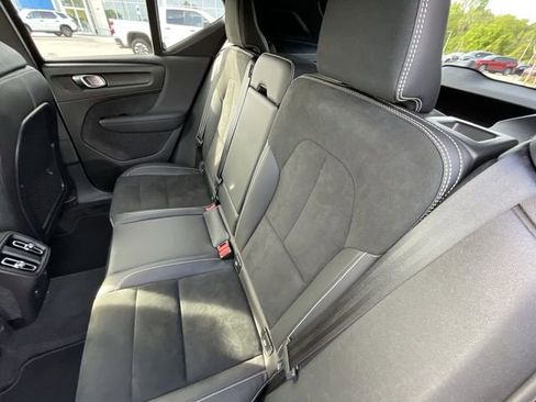 Used 2022 Volvo XC40 T5 R-Design w/ Advanced Package AWD/4WD image 16
