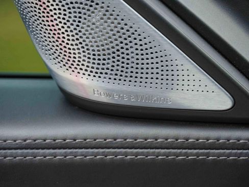 Used 2019 BMW 740i w/ Executive Package image 17